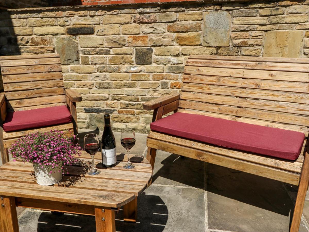 1 Barn Cottages Halifax Bagian luar foto