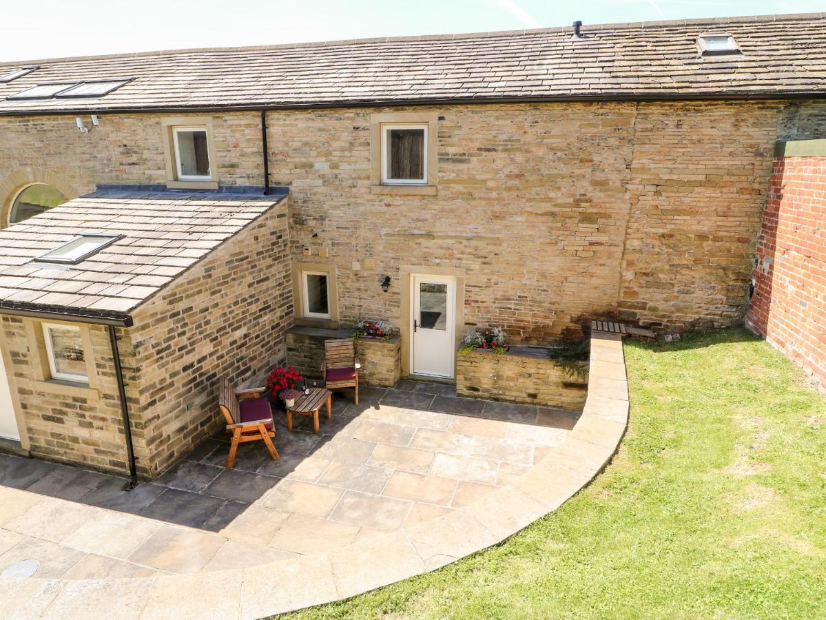 1 Barn Cottages Halifax Bagian luar foto